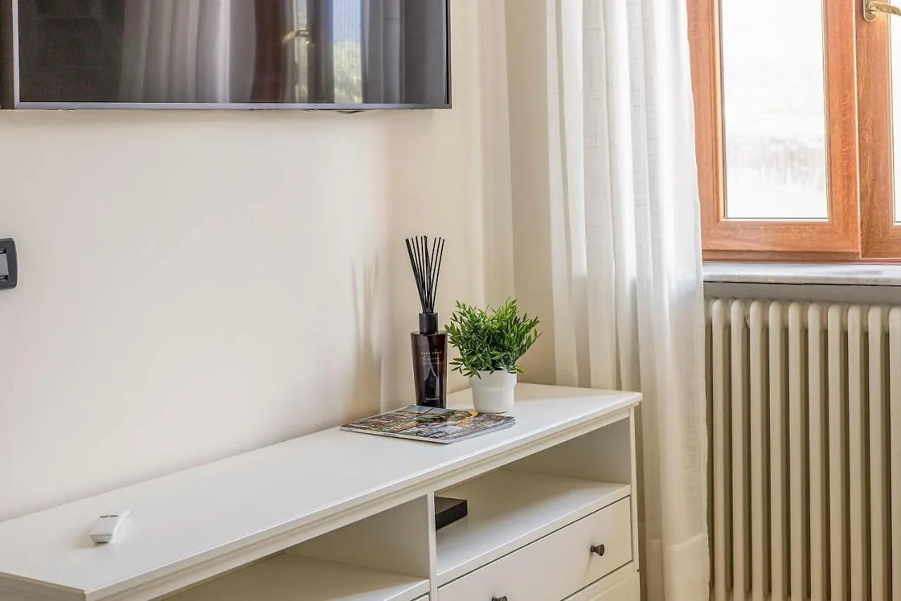 Apartment Art Lake View Cernobbio